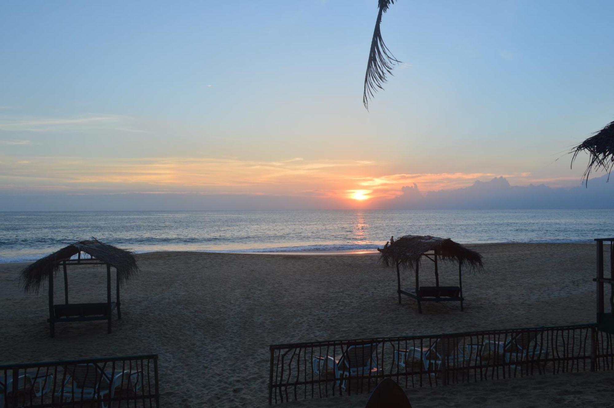 Whitepearl Beach Hotel Hikkaduwa Exterior foto